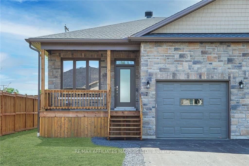 7 BILLINGS Avenue photo 1