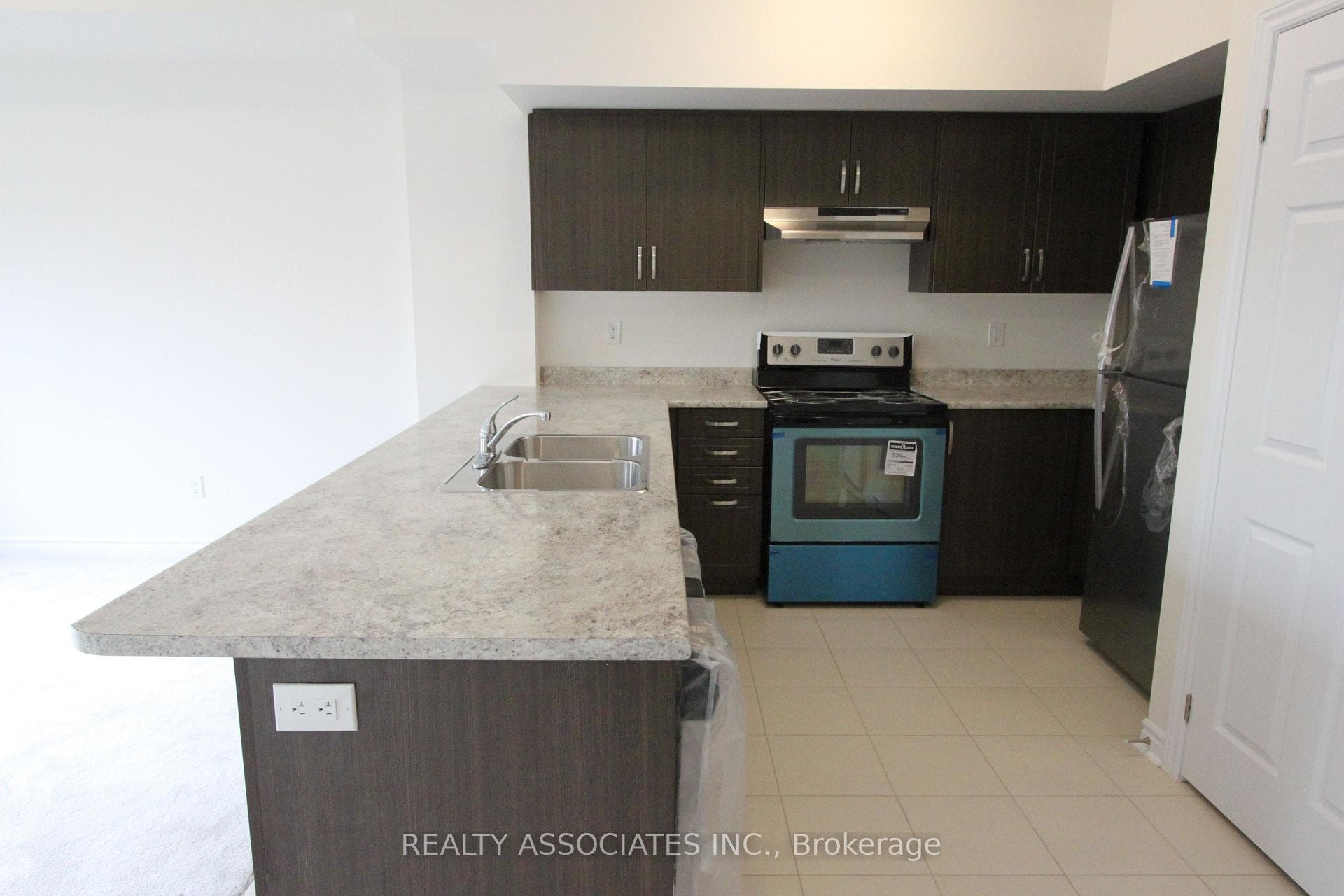 1 Eaton Park Lane Unit 16 photo 2