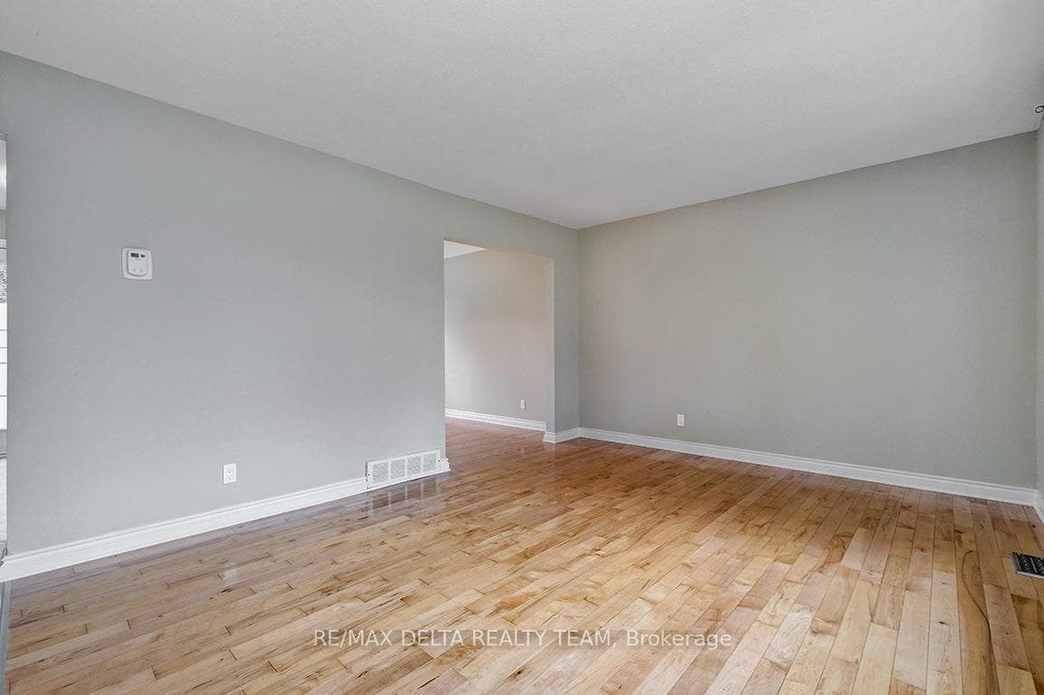 397 Phoenix Crescent photo 10
