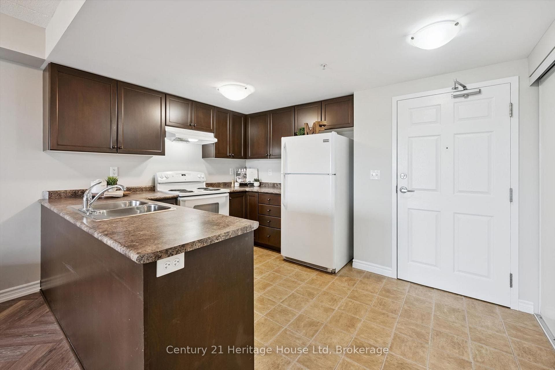 60 Lynnmore Street photo 4