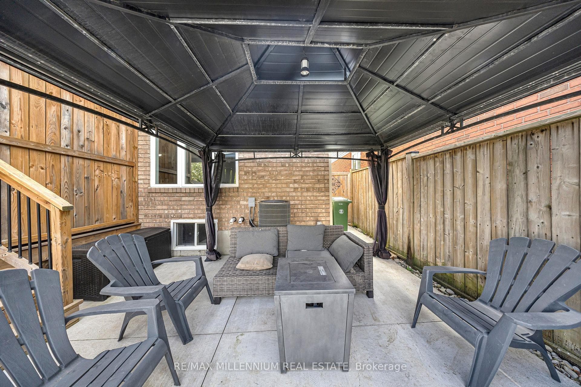 8 Bates Avenue photo 35