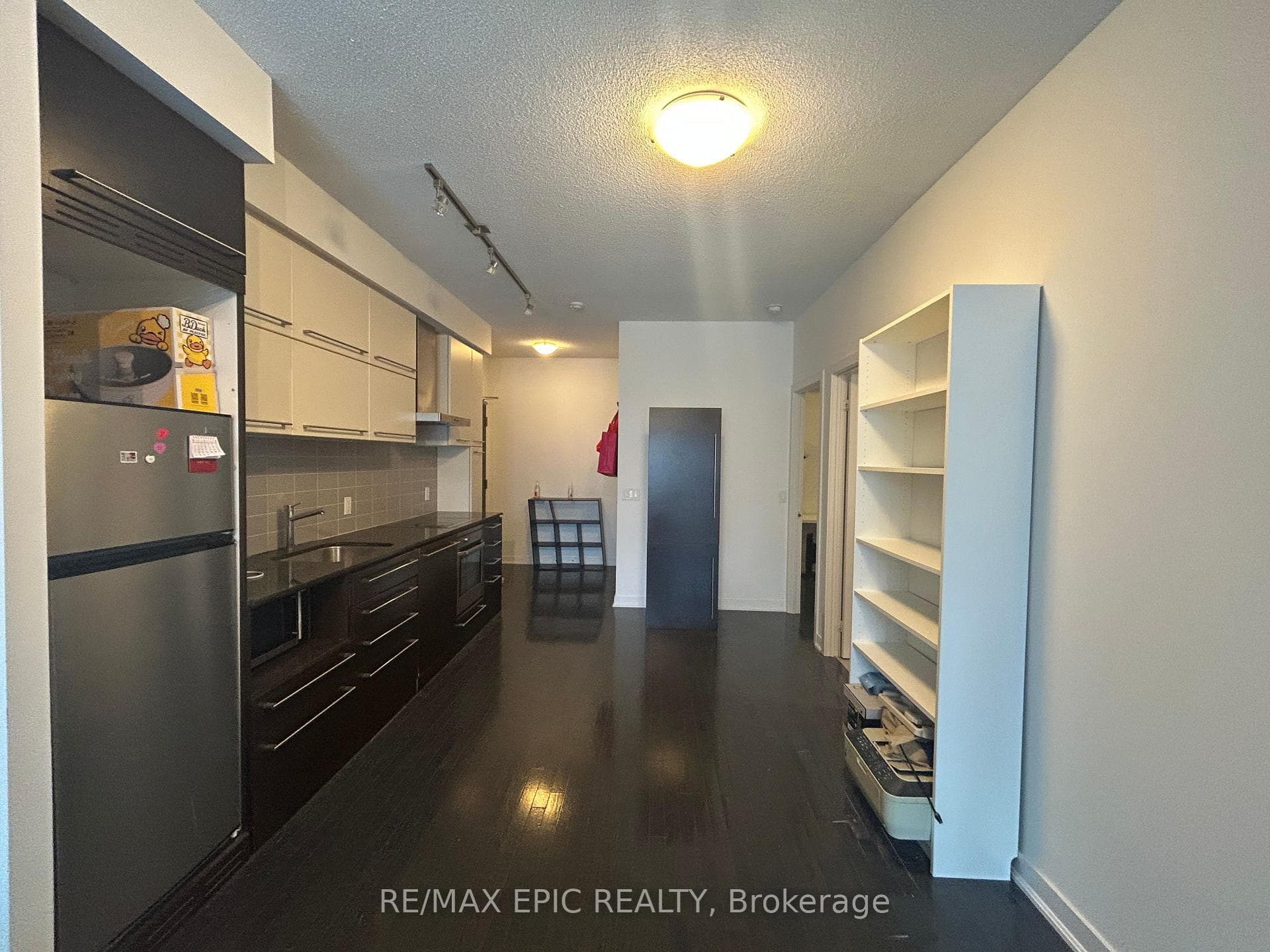 770 Bay Street Unit 702 photo 9