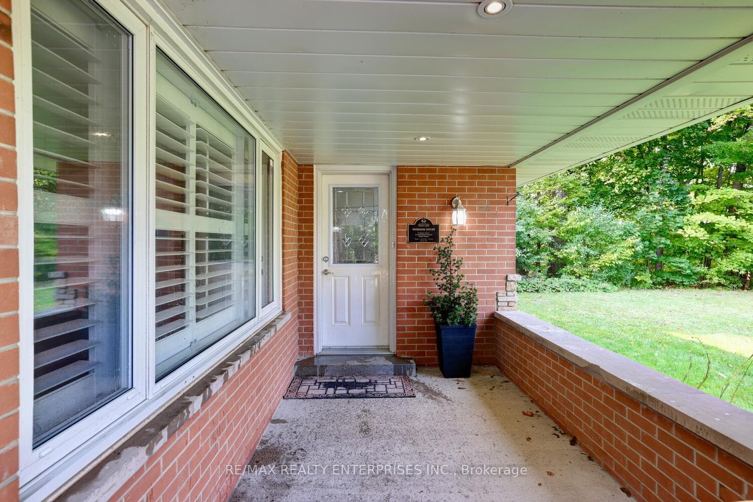 1751 Queen Street photo 3