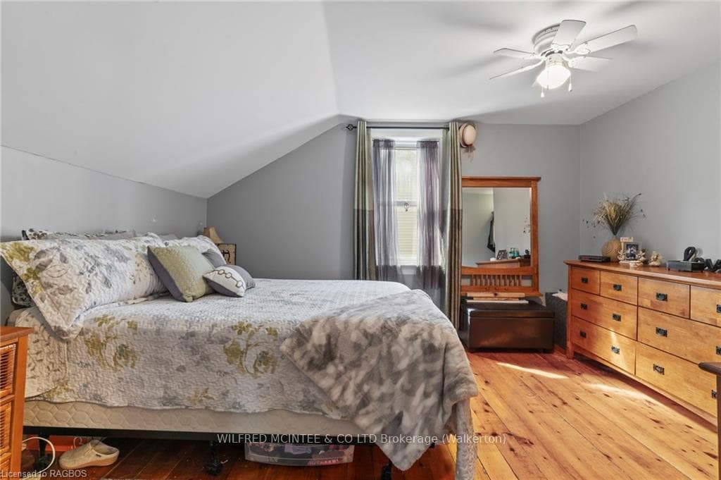 18 BROWNLEE Street photo 24