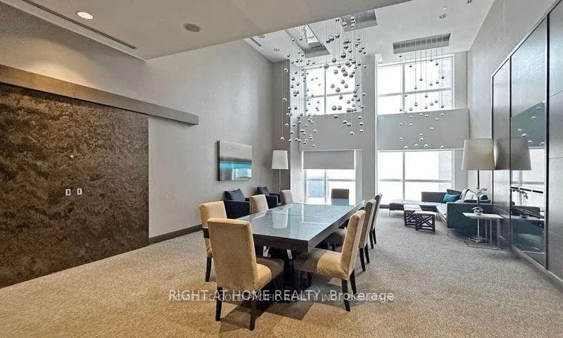 386 Yonge Street Unit 5016 photo 15