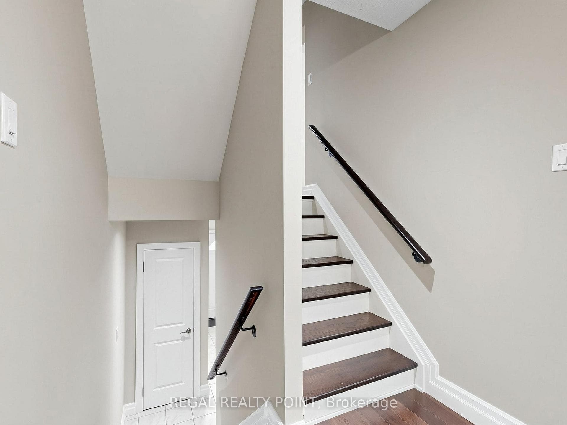 116 Loganberry Crescent photo 3
