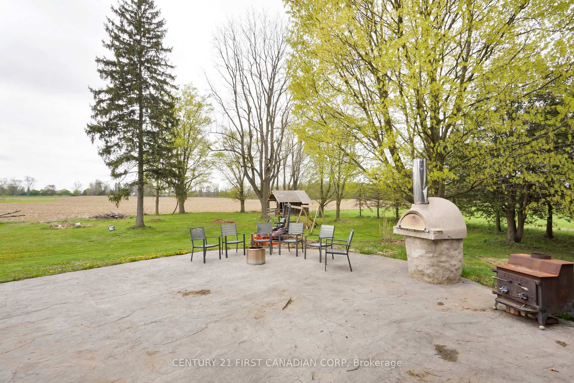 23895 Adelaide Road photo 34
