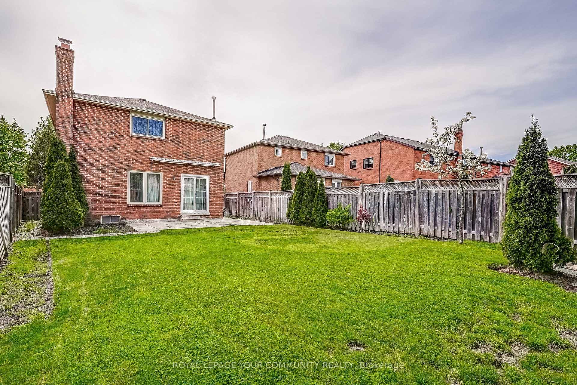 57 Largo Crescent photo 31