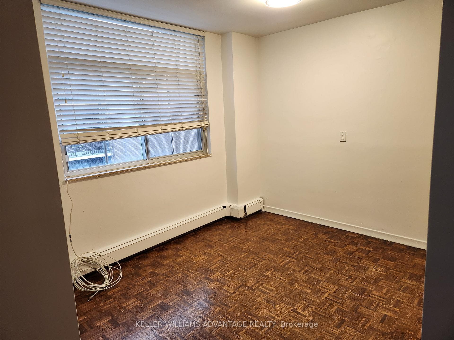 335 Lonsdale Avenue Unit 402 photo 7