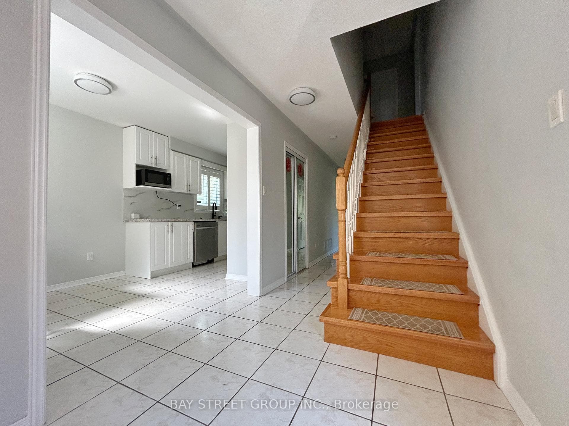 582 Lumsden Drive photo 12
