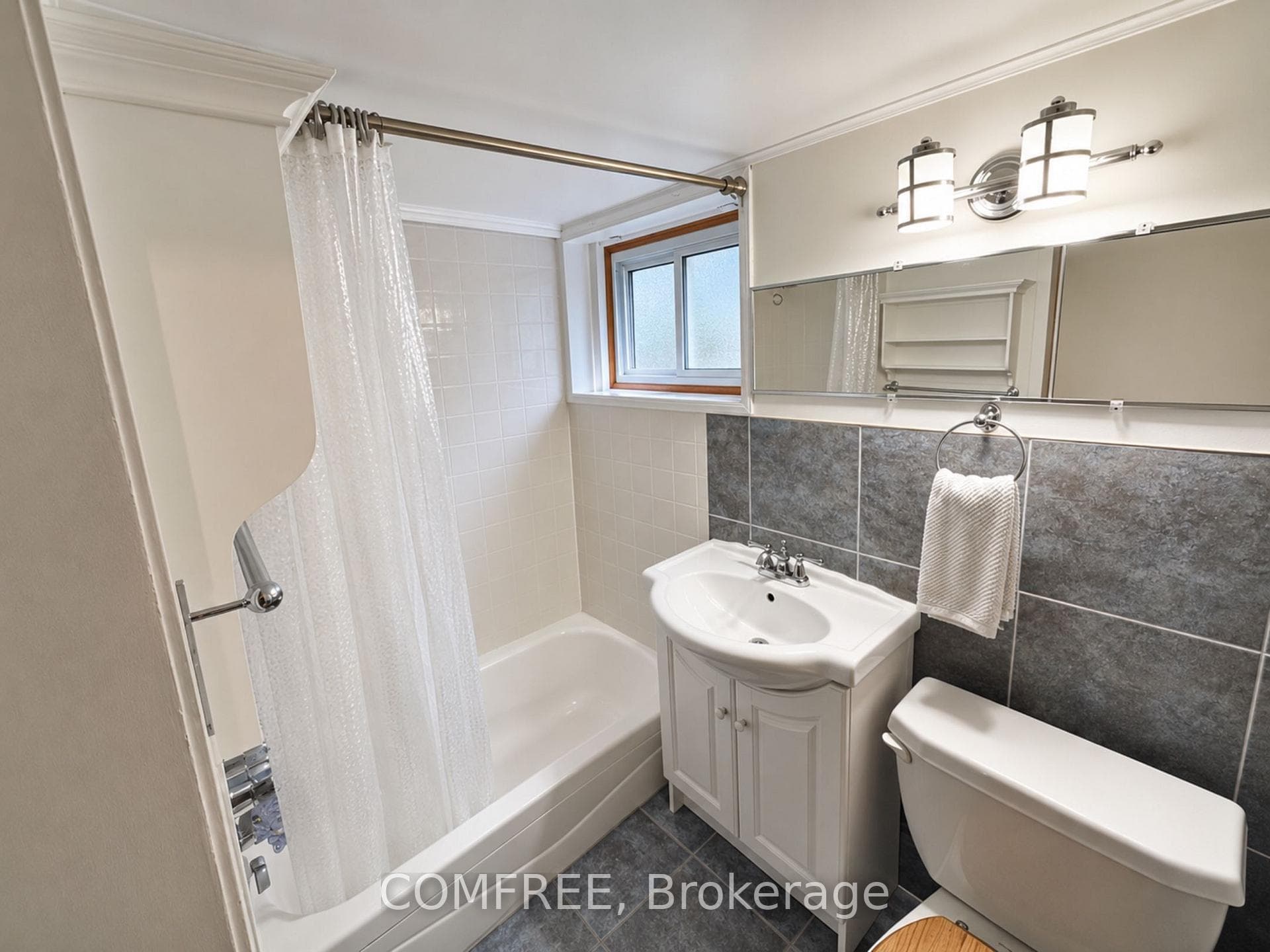 1815 Iroquois Street photo 15