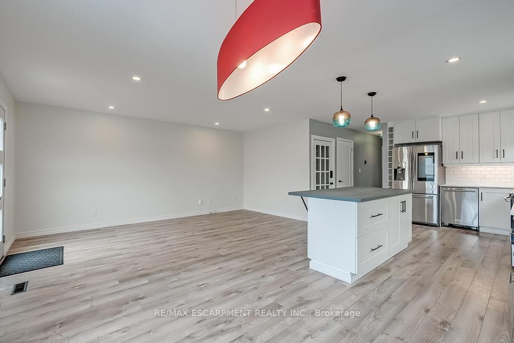 7 Garside Avenue Unit Main photo 12