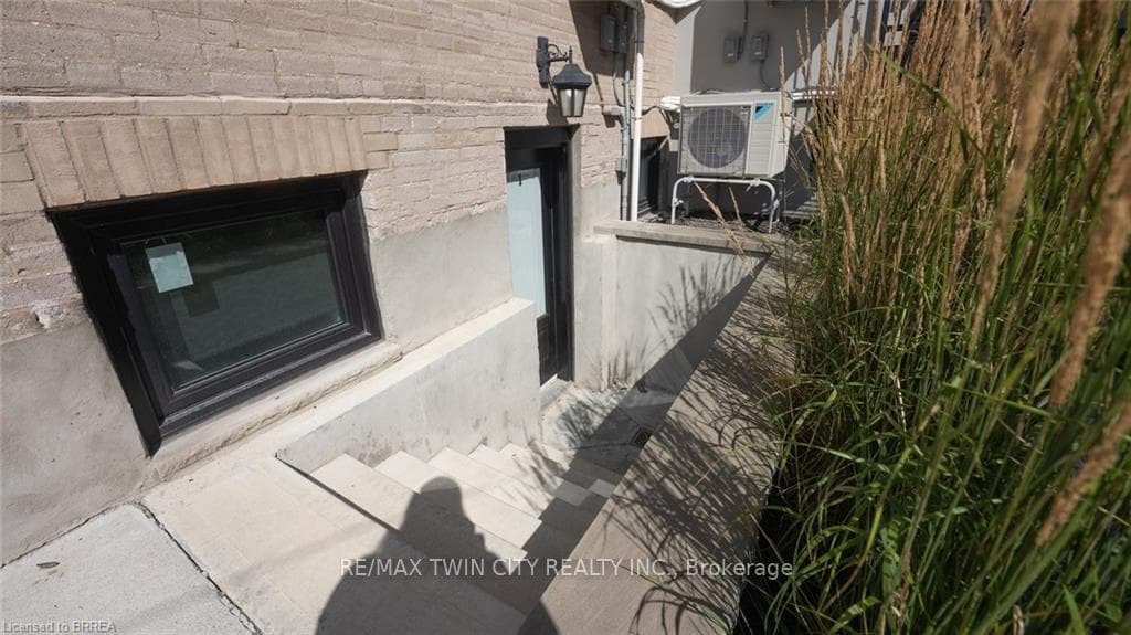 130 Elgin Street Unit #1 photo 3
