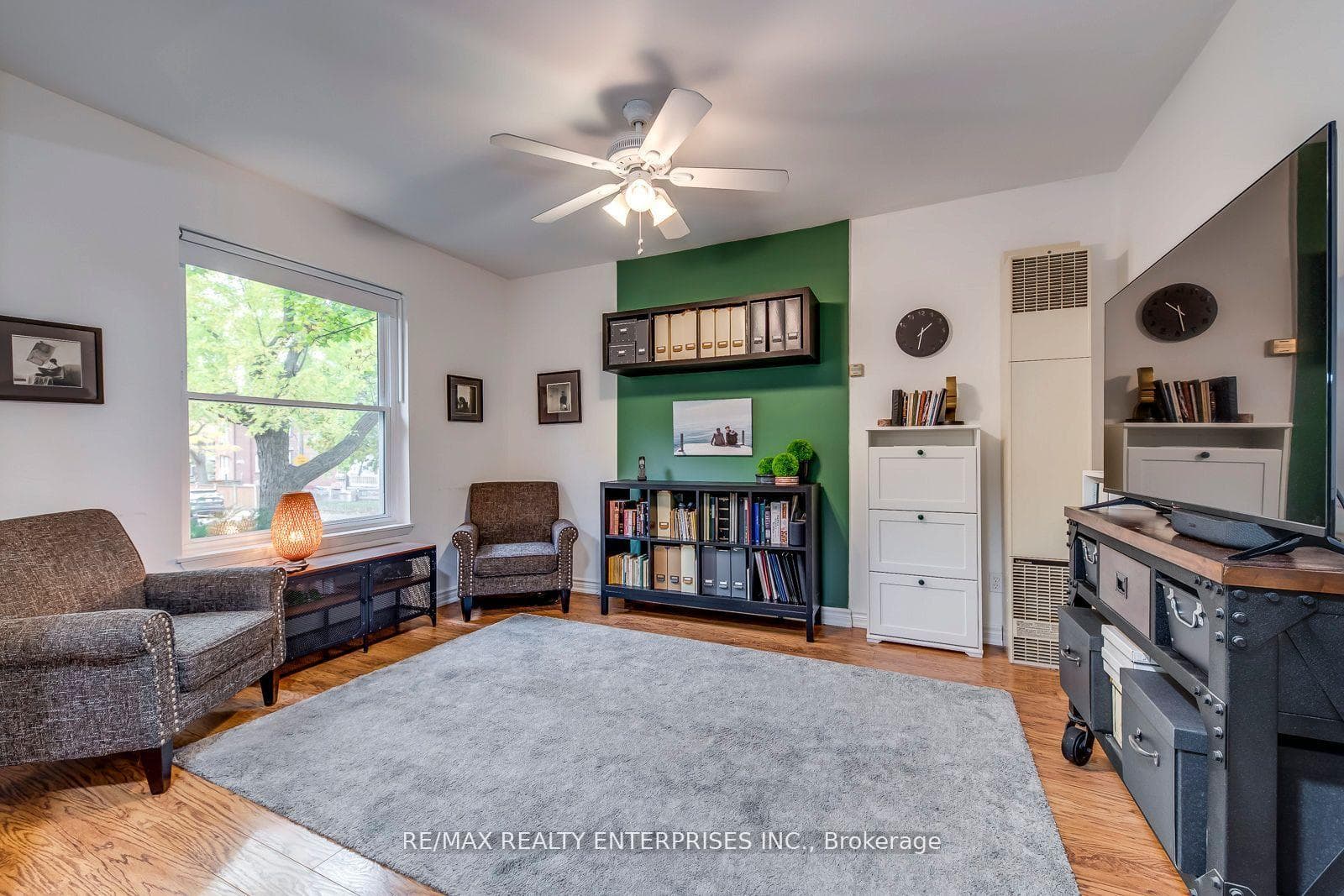92 Dixon Avenue photo 4
