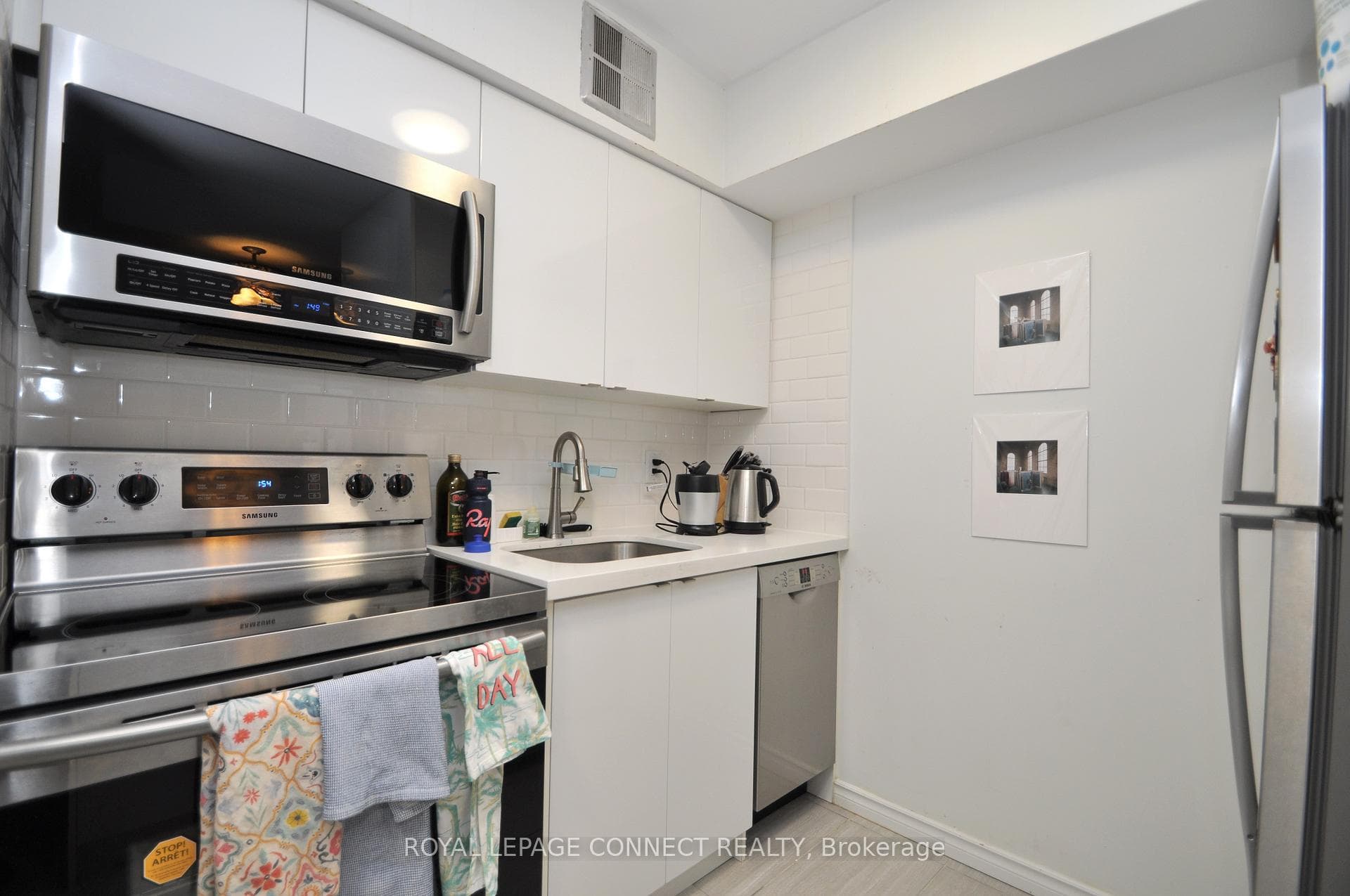 633 Bay Street Unit 1112 photo 9
