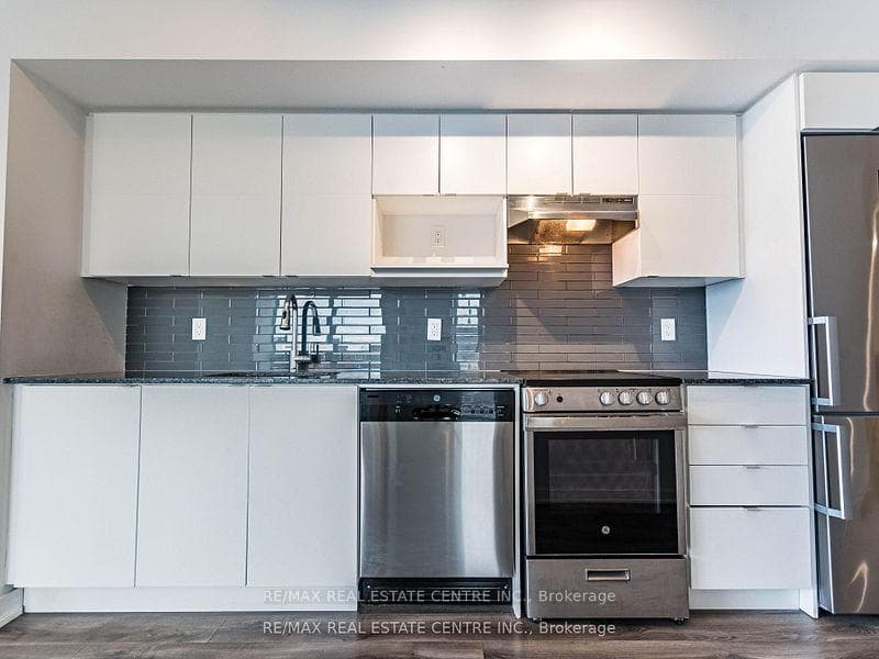 120 Varna Drive Unit 605 photo 9