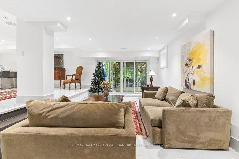 150 Sandringham Drive Unit . photo 6