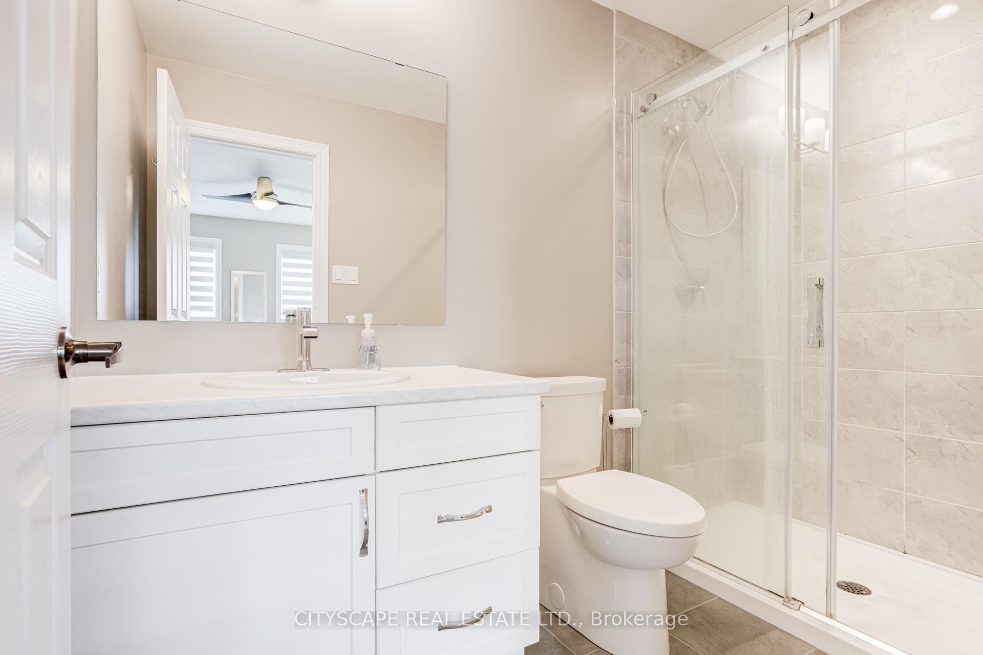 Primary Ensuite Full Bathroom