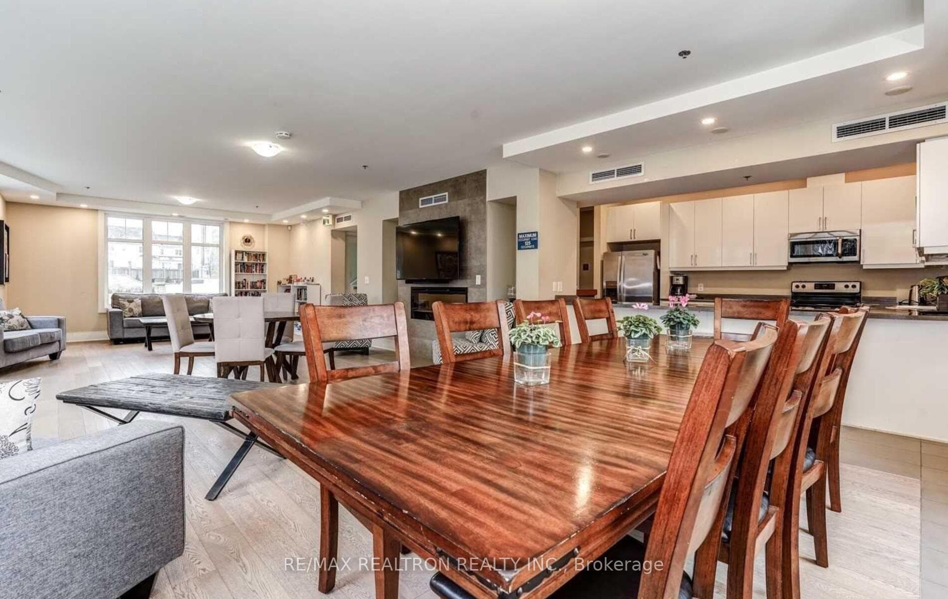 670 Gordon Street Unit 413 photo 34