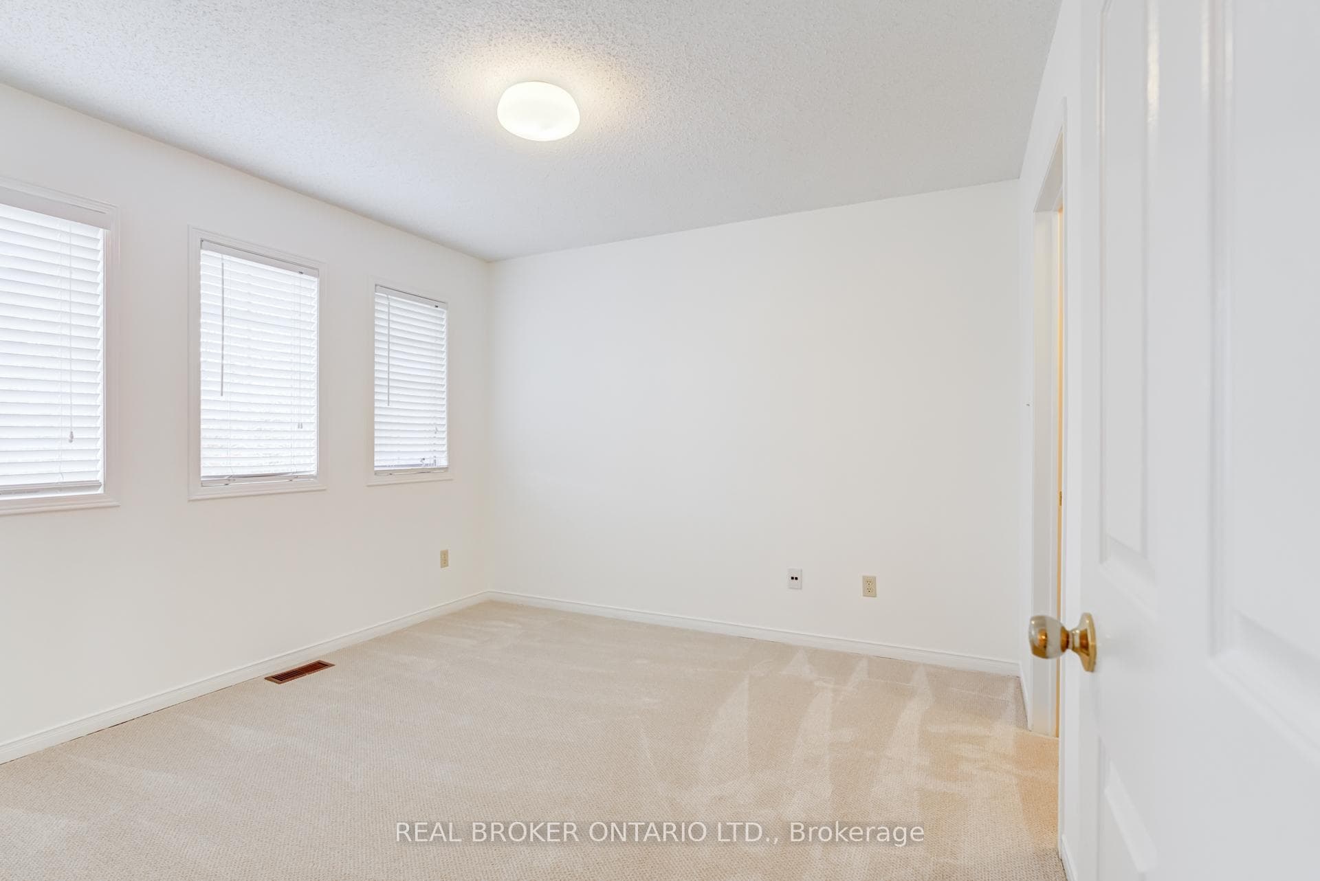 886 Darwin Drive photo 27