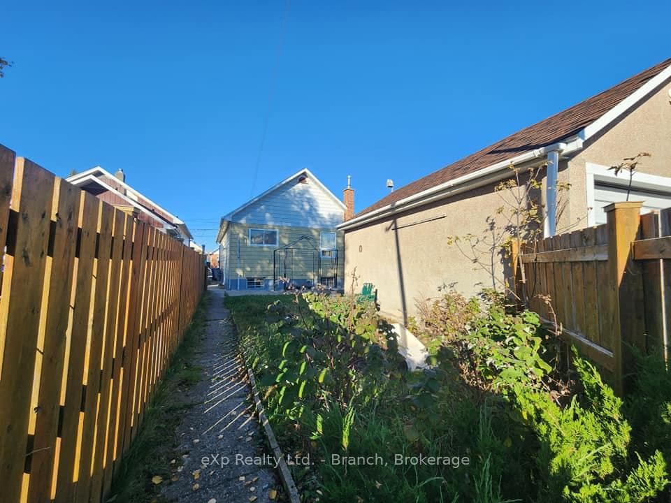 348 Birch Street photo 17