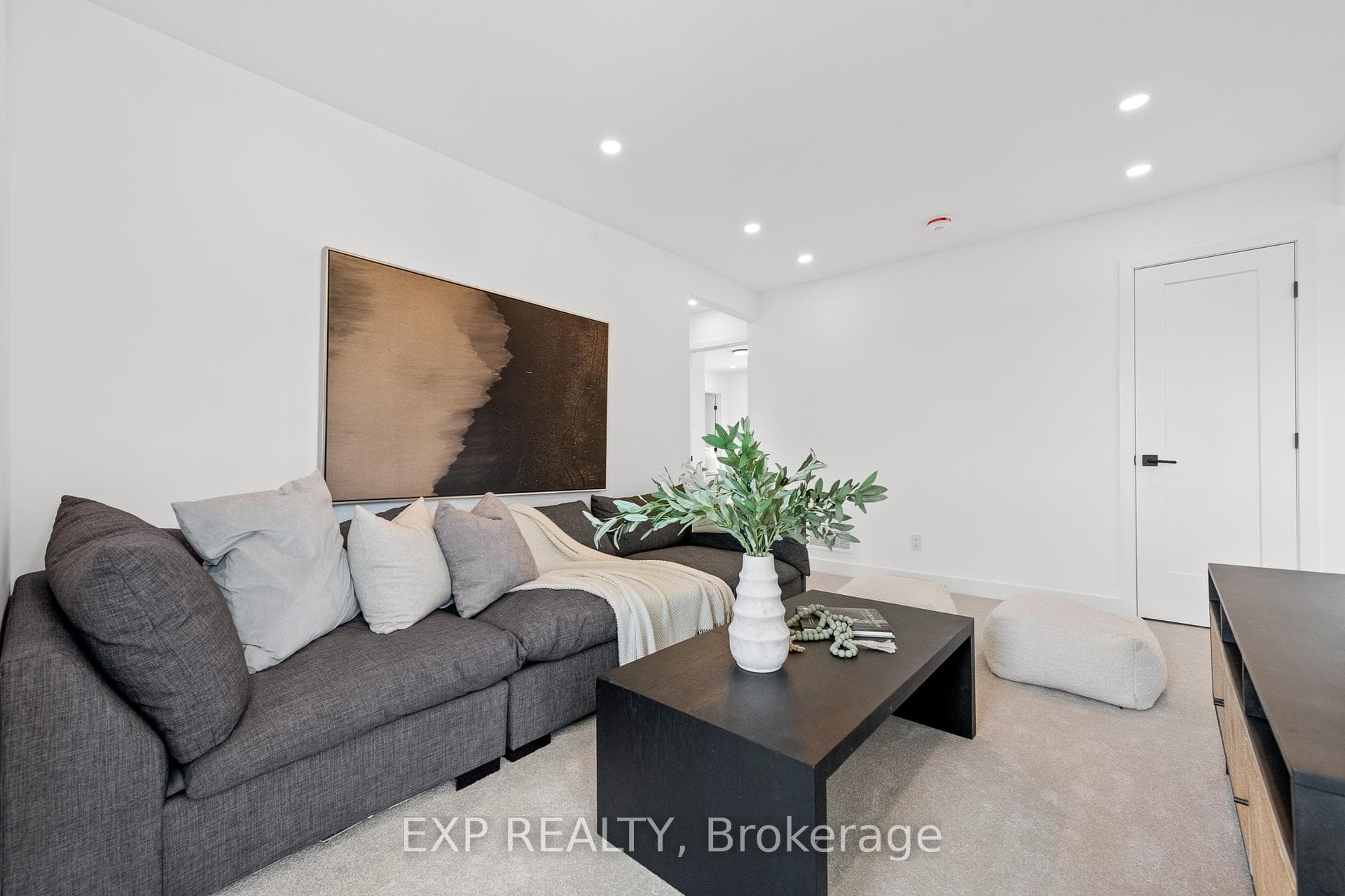 495 Duvernay Drive photo 36