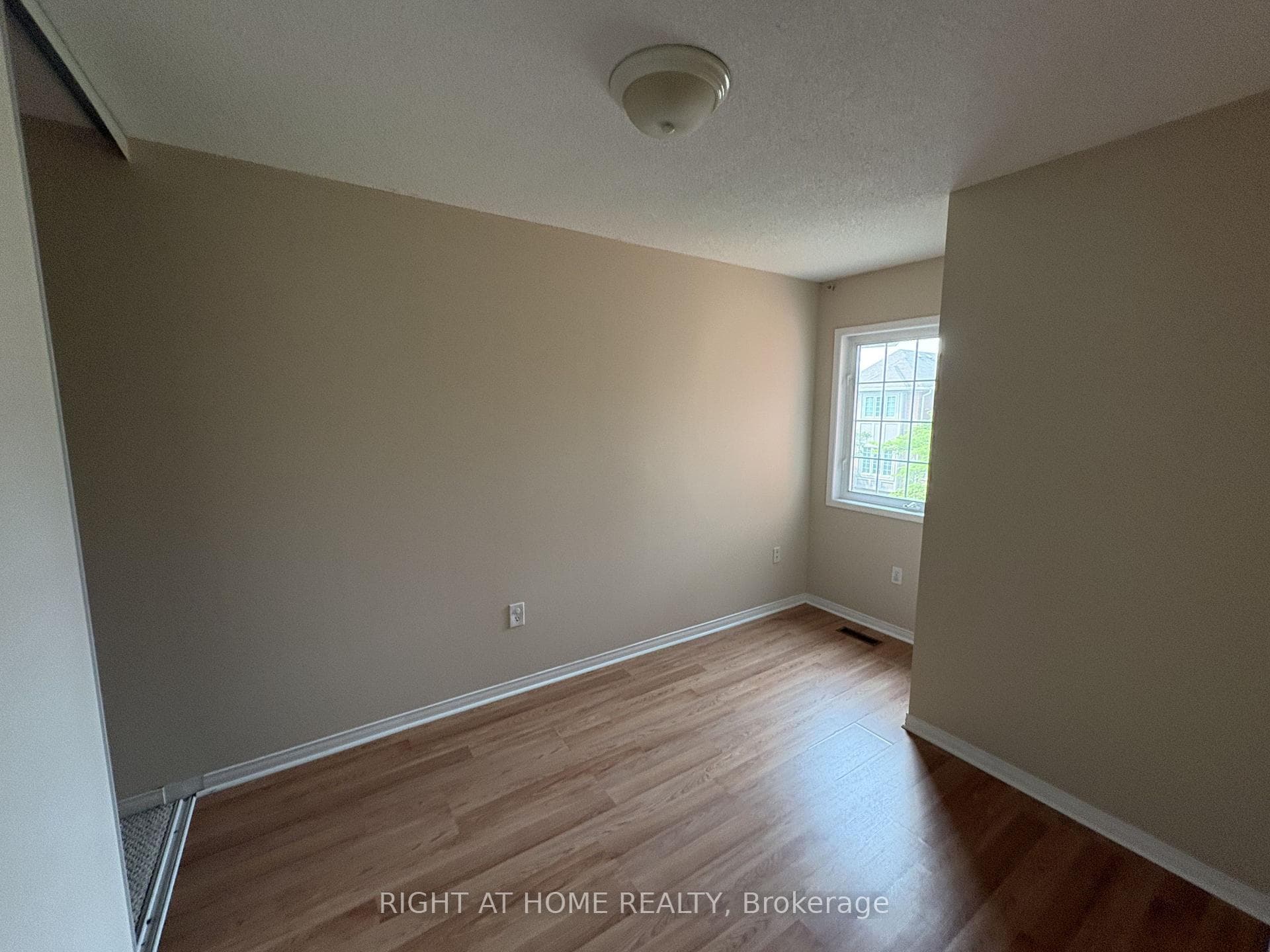 5030 Heatherleigh Avenue Unit 127 photo 11