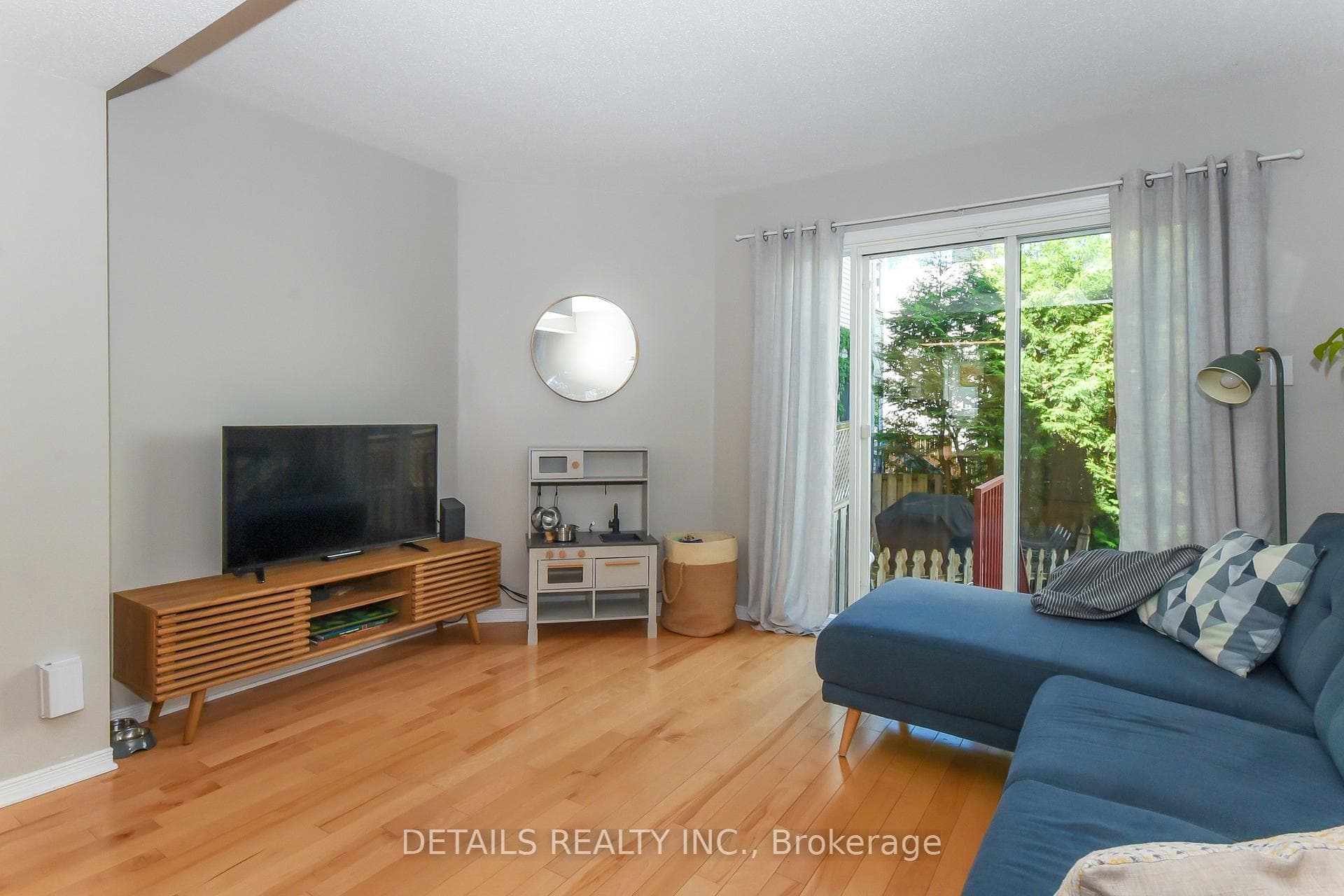 158 Forward Avenue photo 17