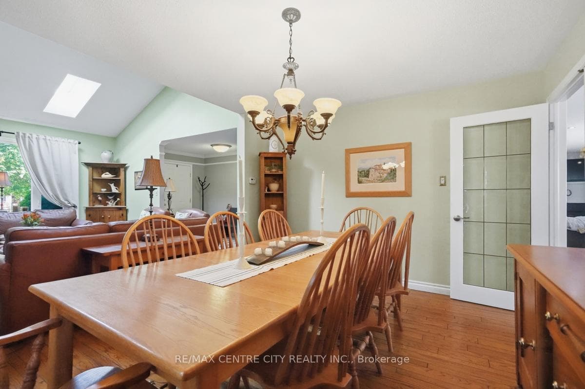 264 Blue Forest Place photo 9