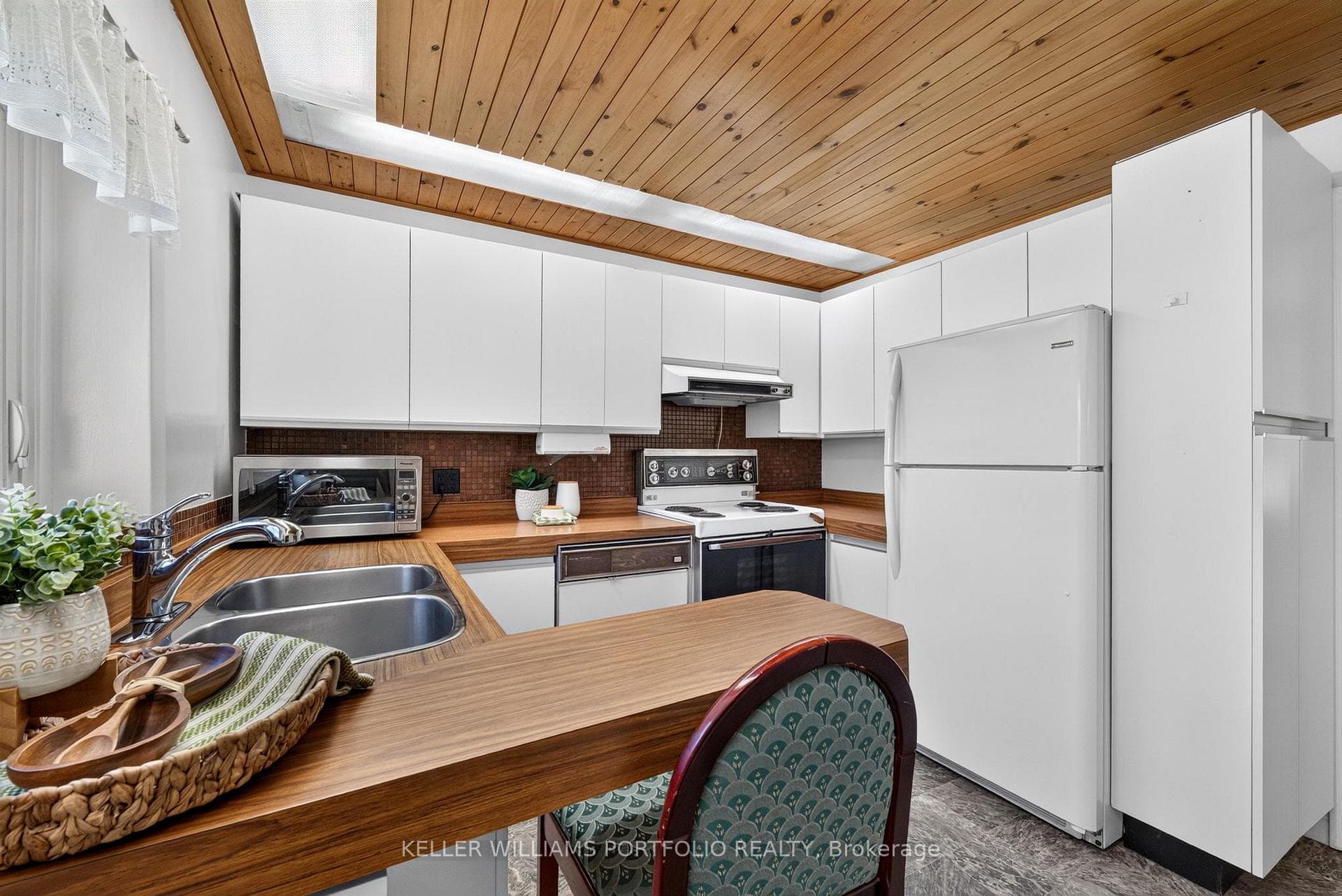 23 Graystone Gardens photo 12