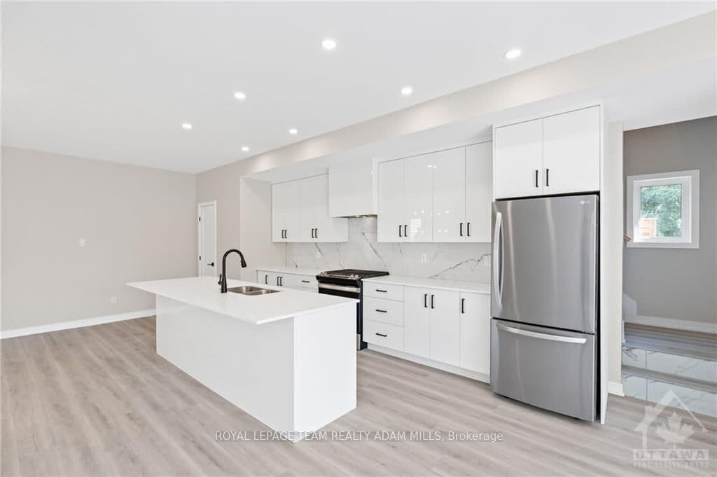 306 LANARK Avenue Unit D photo 6