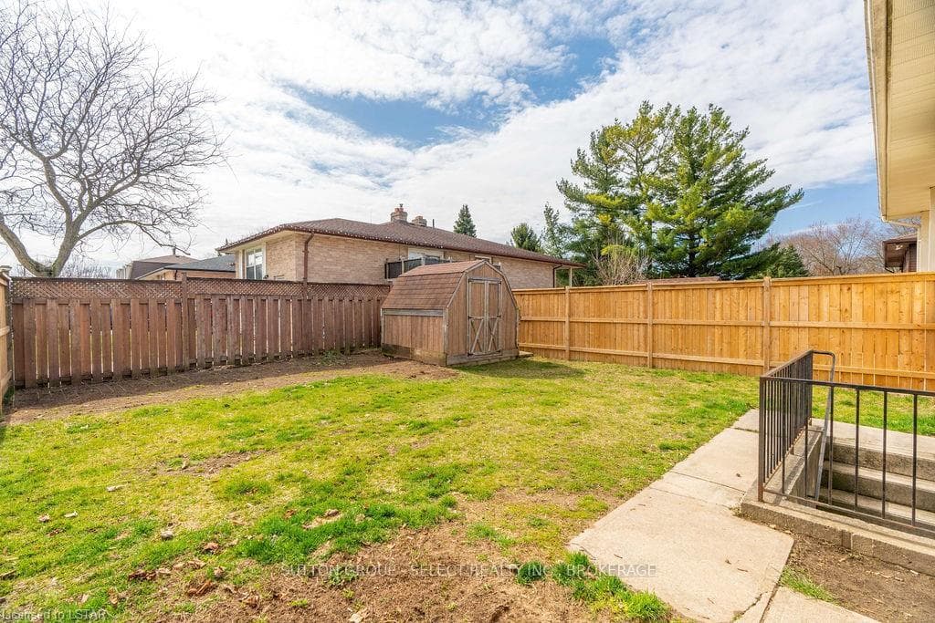 176 SPENCE Drive photo 39