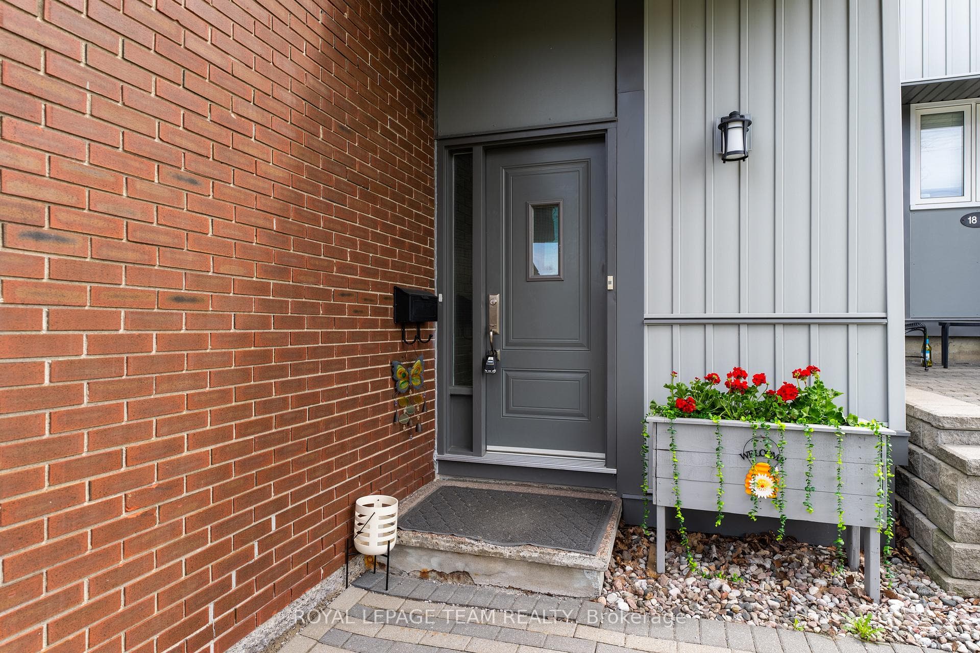 18 Benlea Drive Unit C photo 3