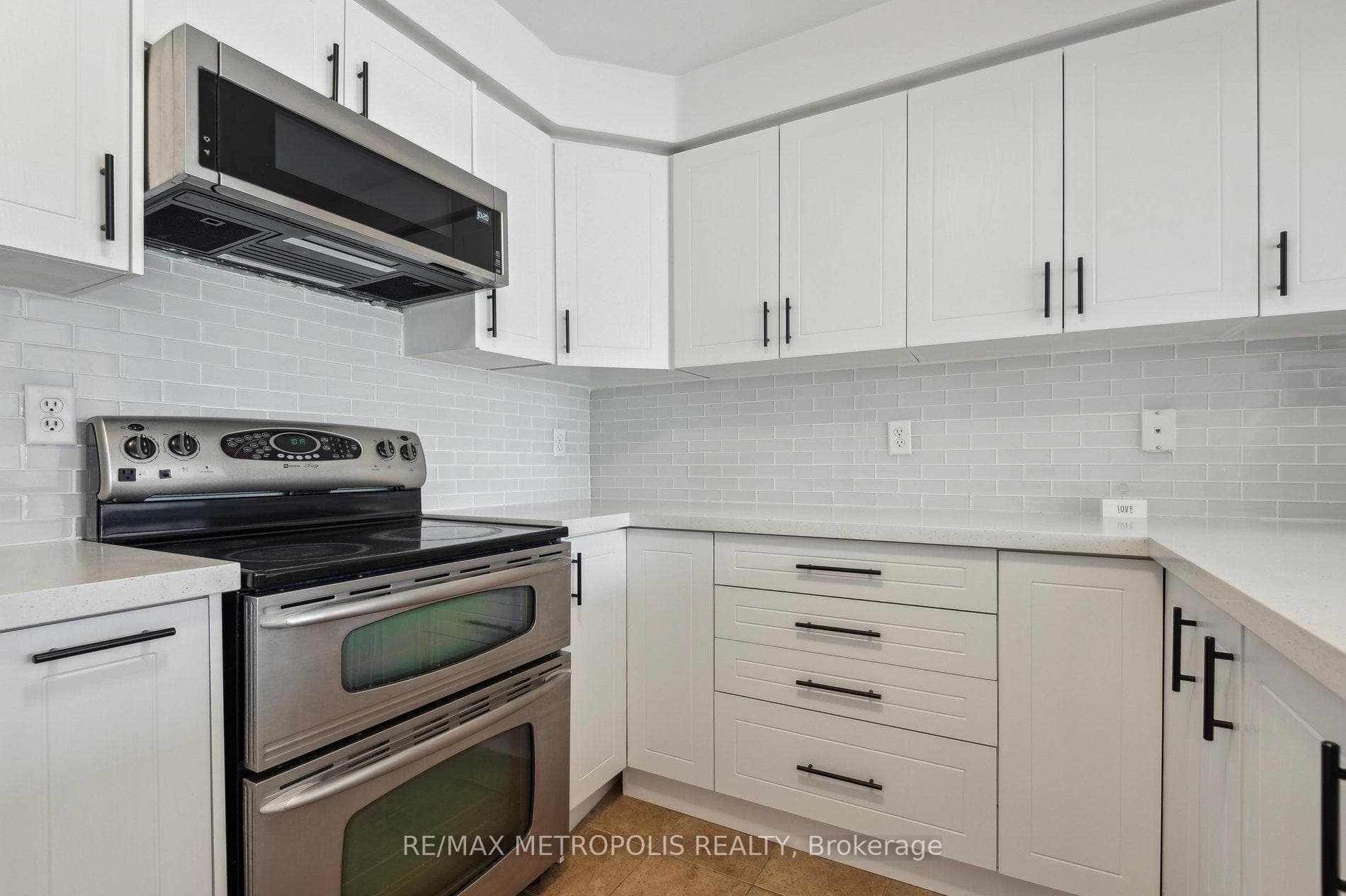 54 Howe Avenue photo 13