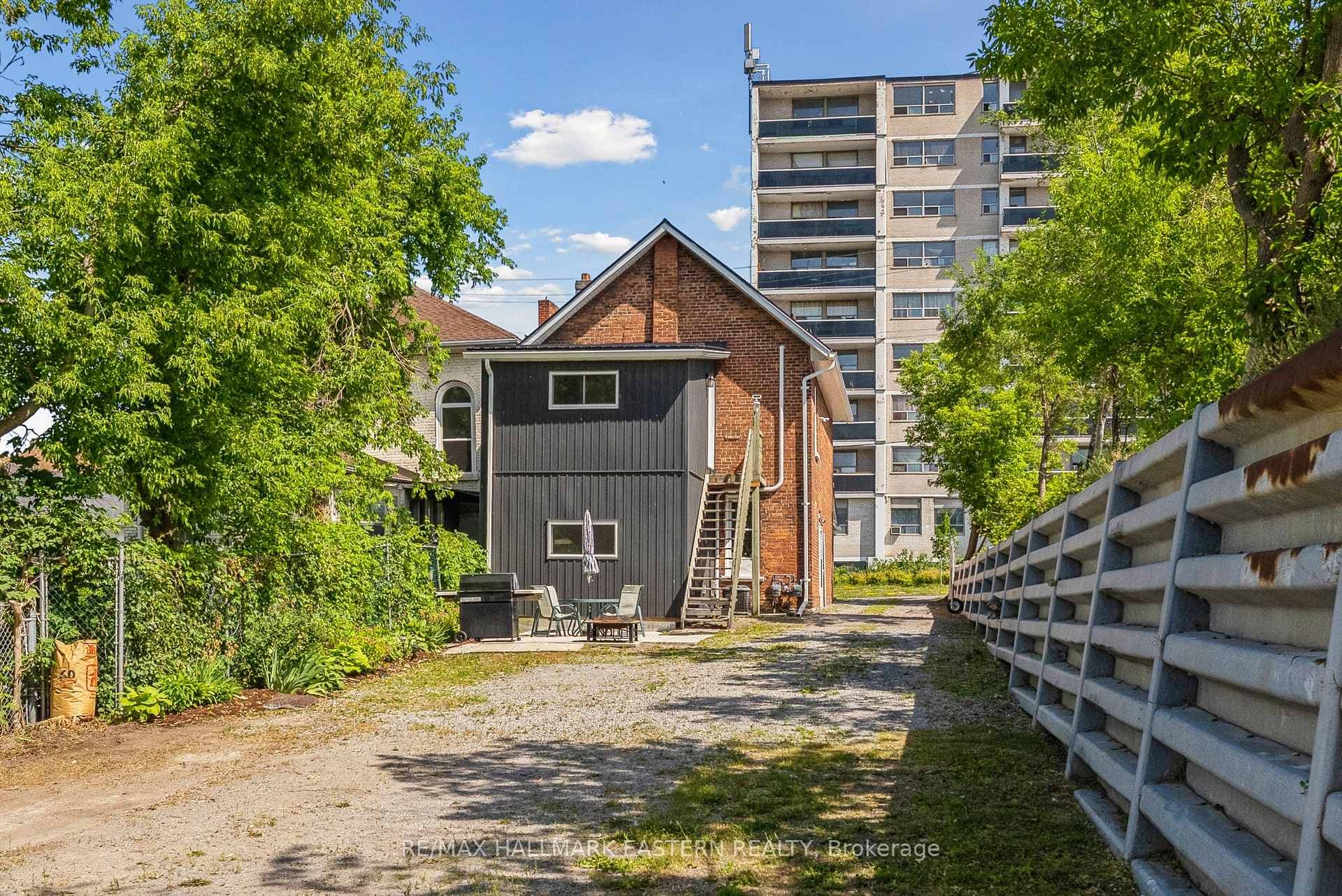 213 Brock Street photo 37