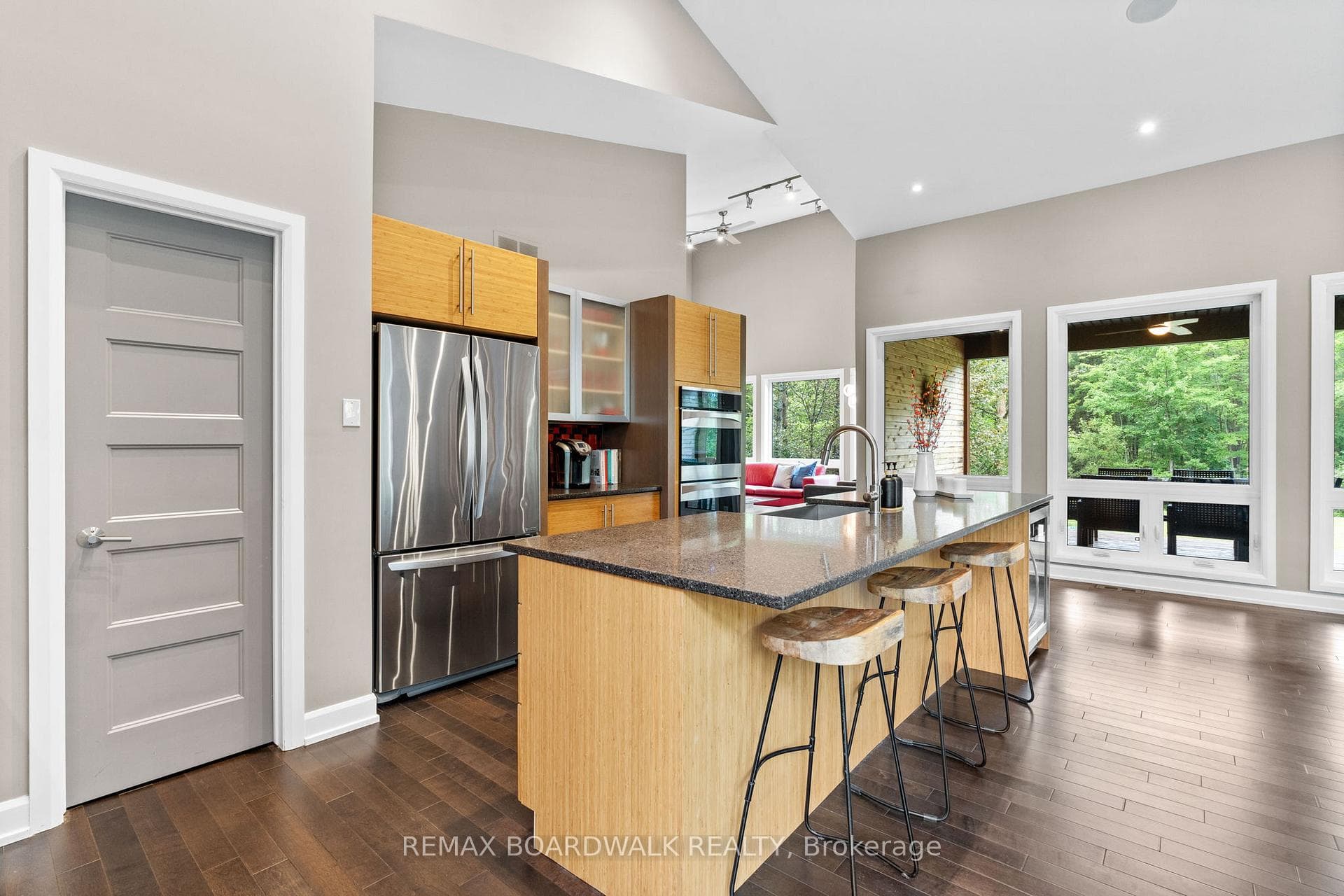 108 EDITH MARGARET Place photo 11