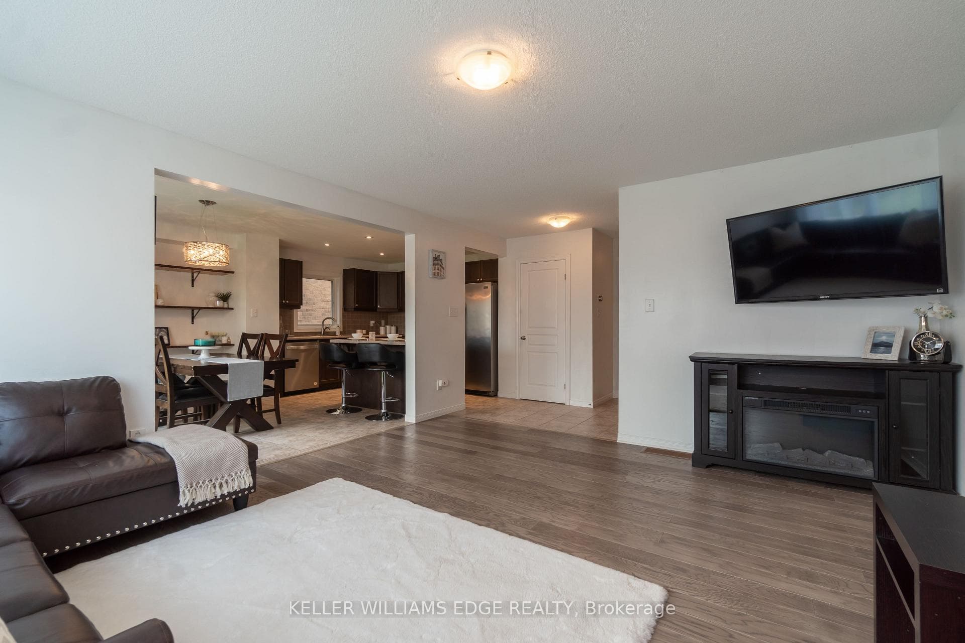 187 Penny Lane photo 9