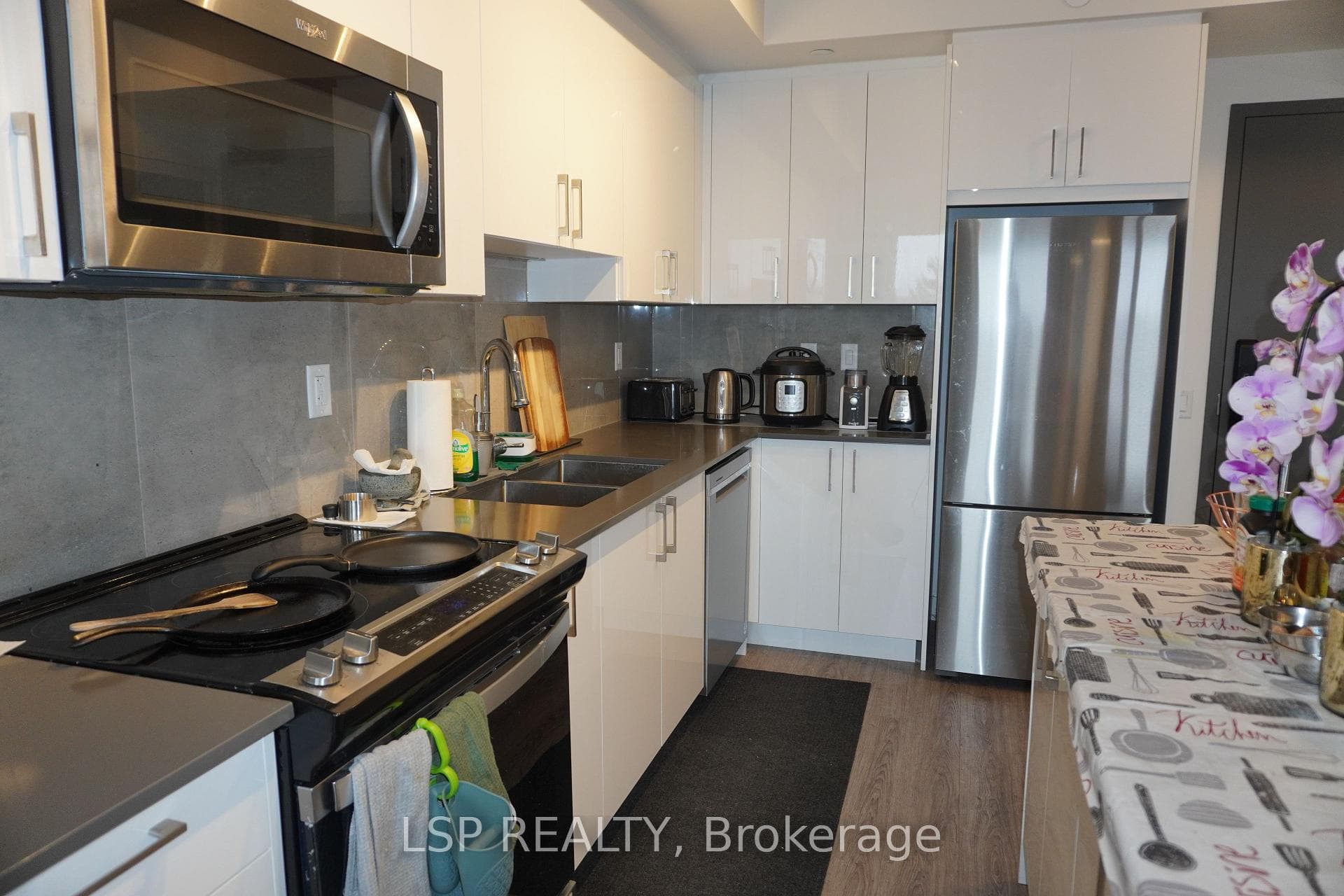 2215 Sheridan Park Drive Unit 403 photo 18