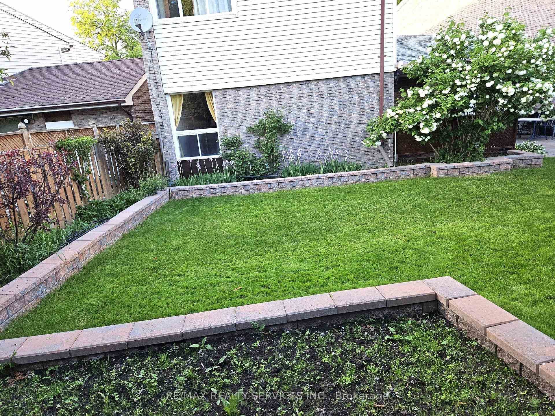 25 Moffatt Court photo 34