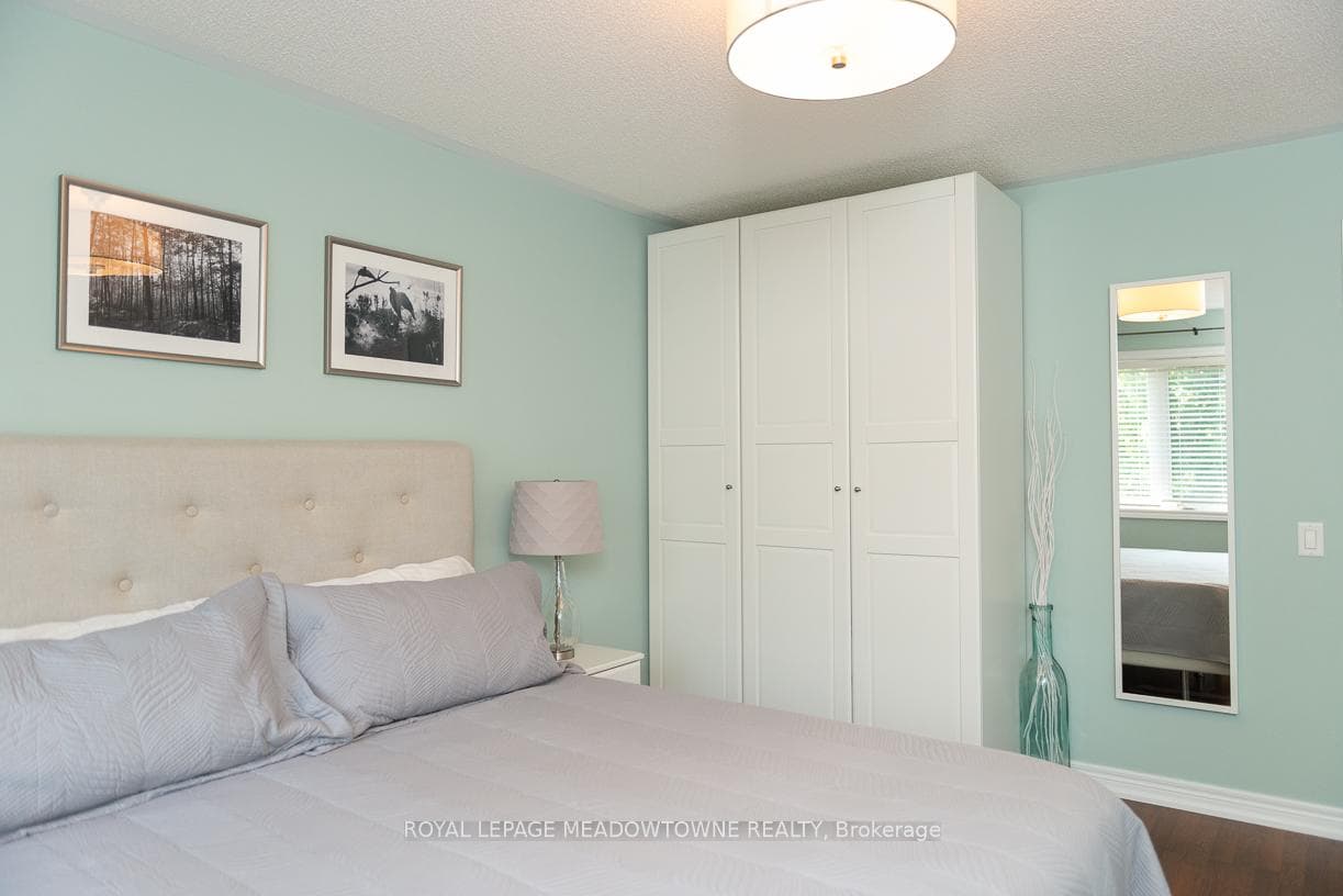 84 Reynolds Crescent photo 18