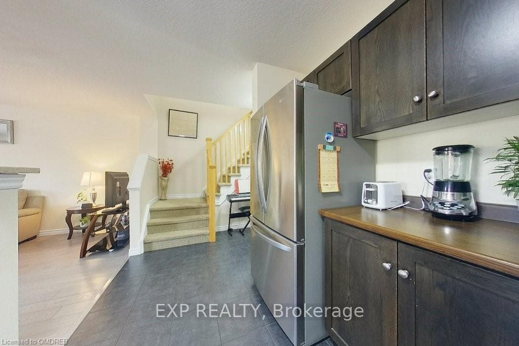 43 CURZON Crescent Unit Upper photo 9