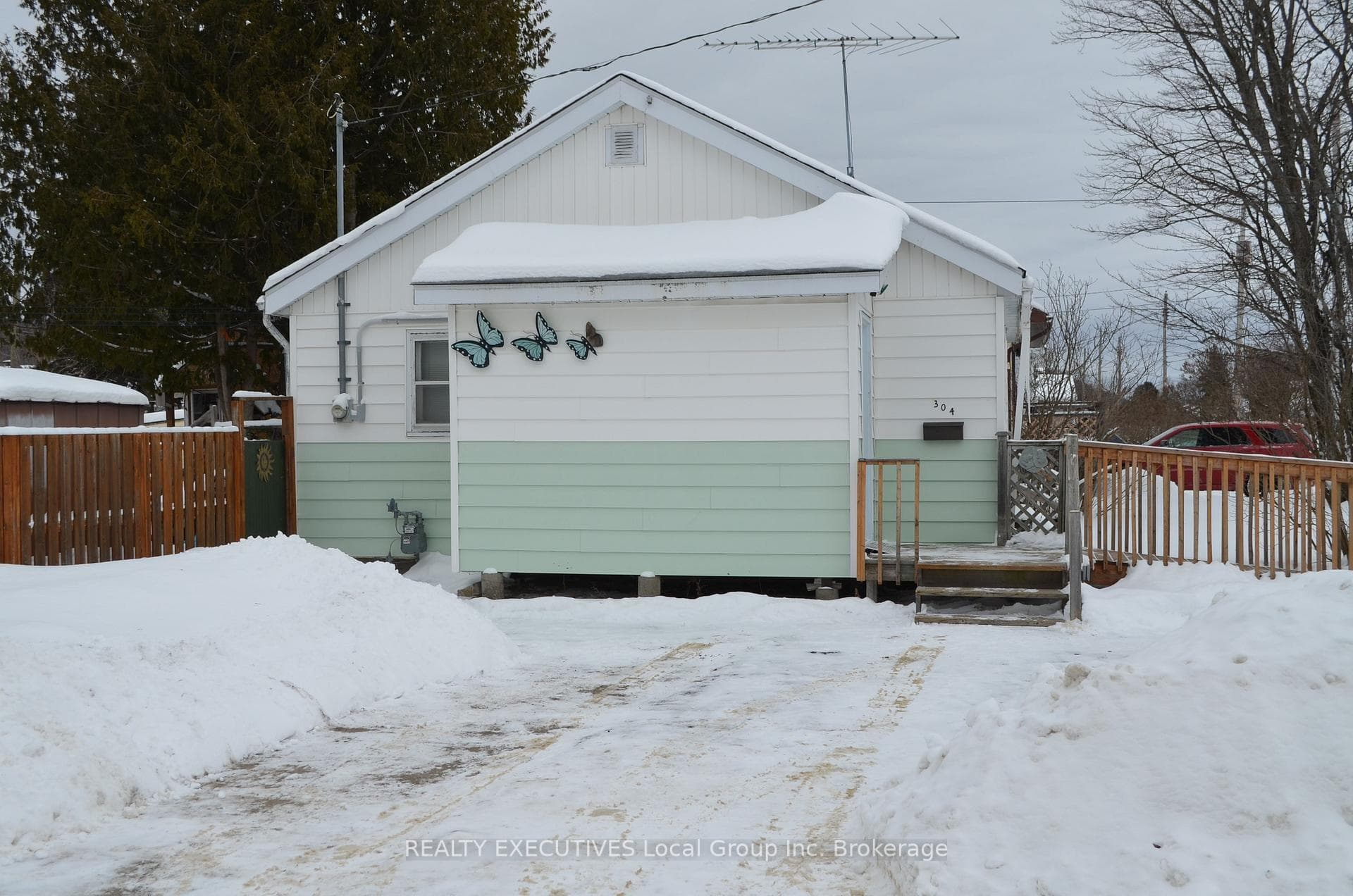 304 Angus Avenue photo 3