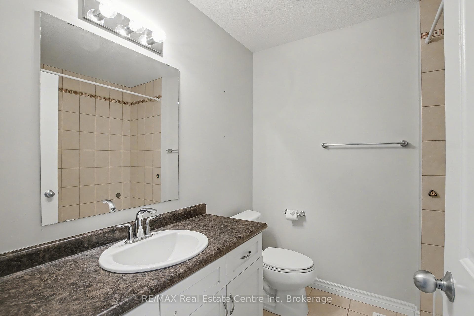 158 Kemp Crescent photo 19