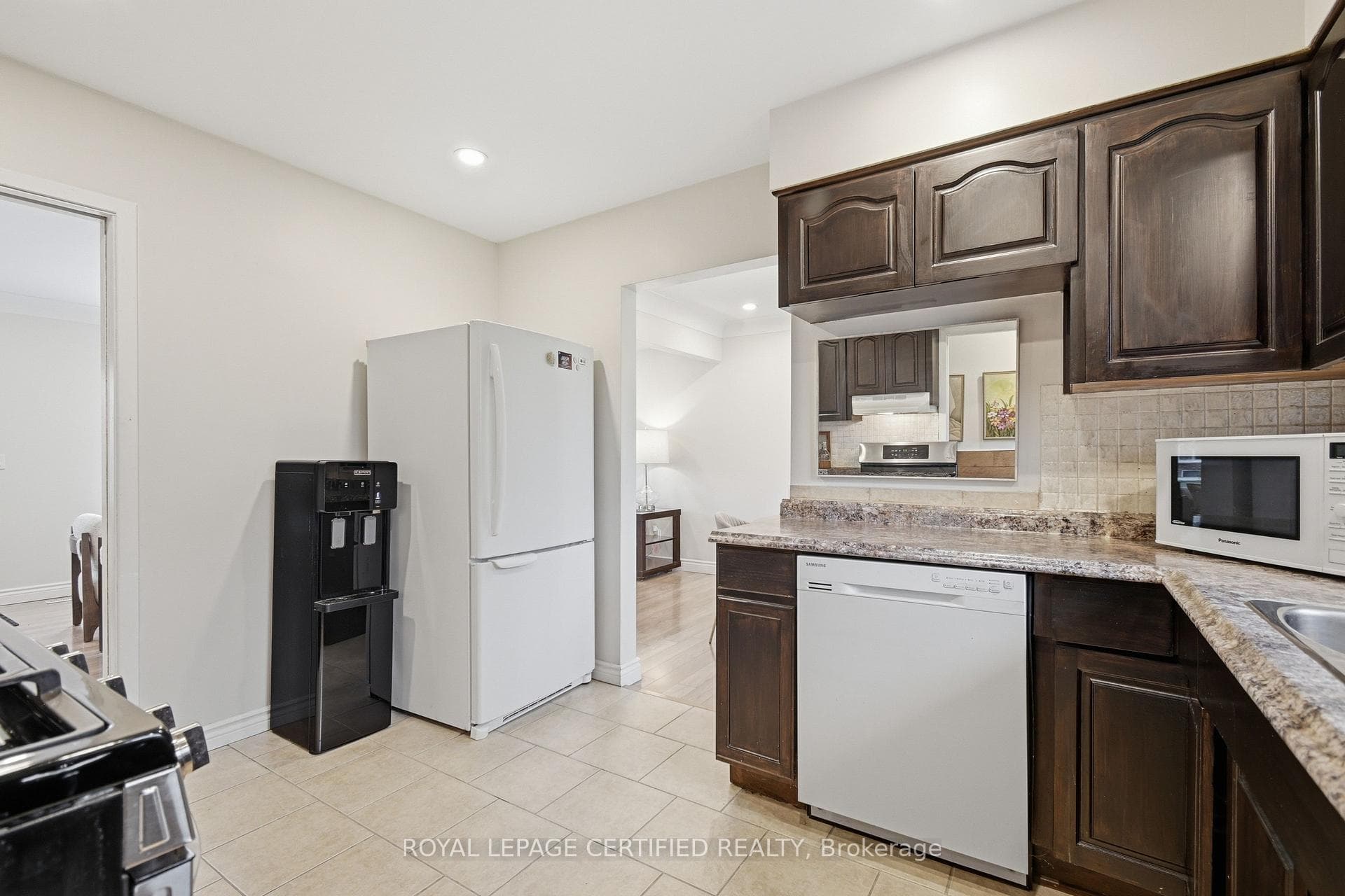 2435 Mckay Avenue photo 17