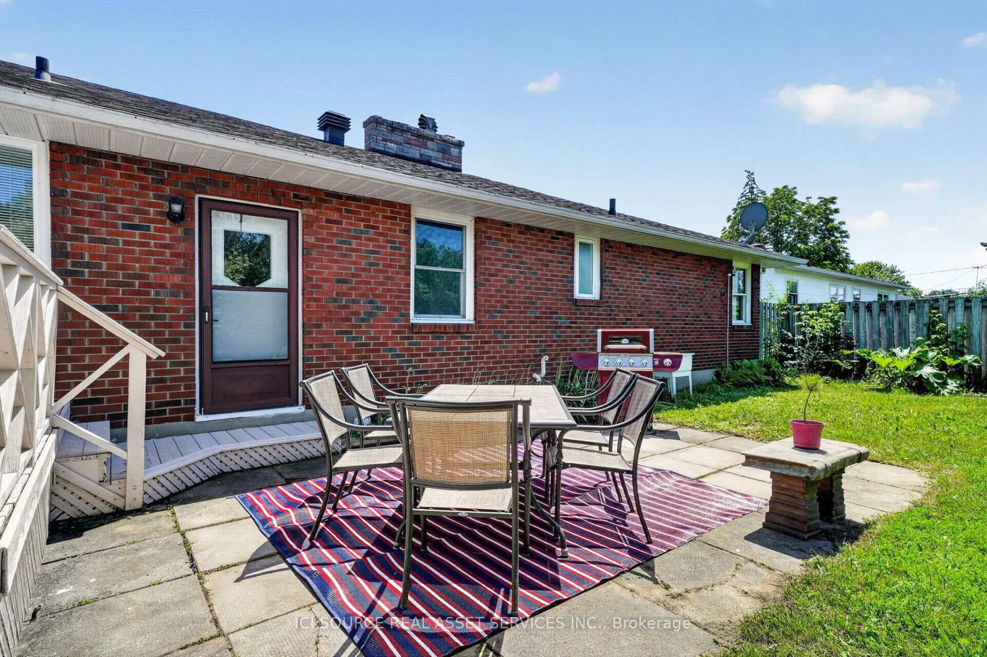 1215 Princess Street photo 39