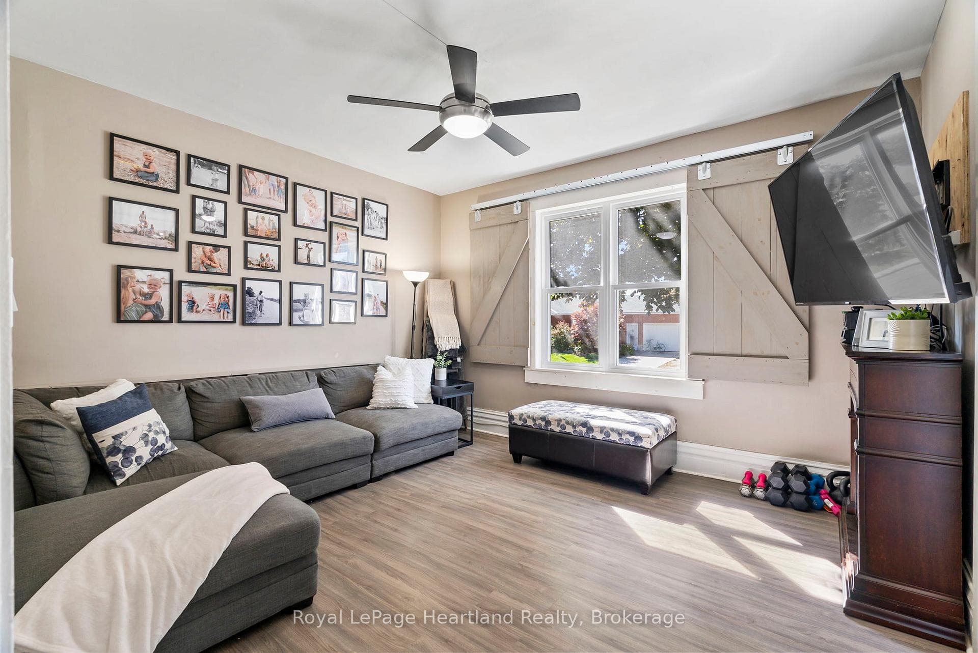555 RAGLAN Street photo 10