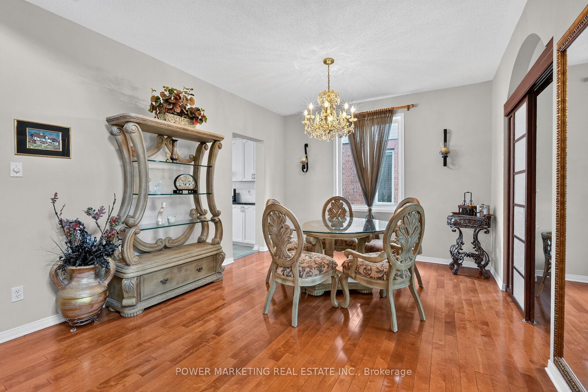 2165 BLUE WILLOW Crescent photo 8