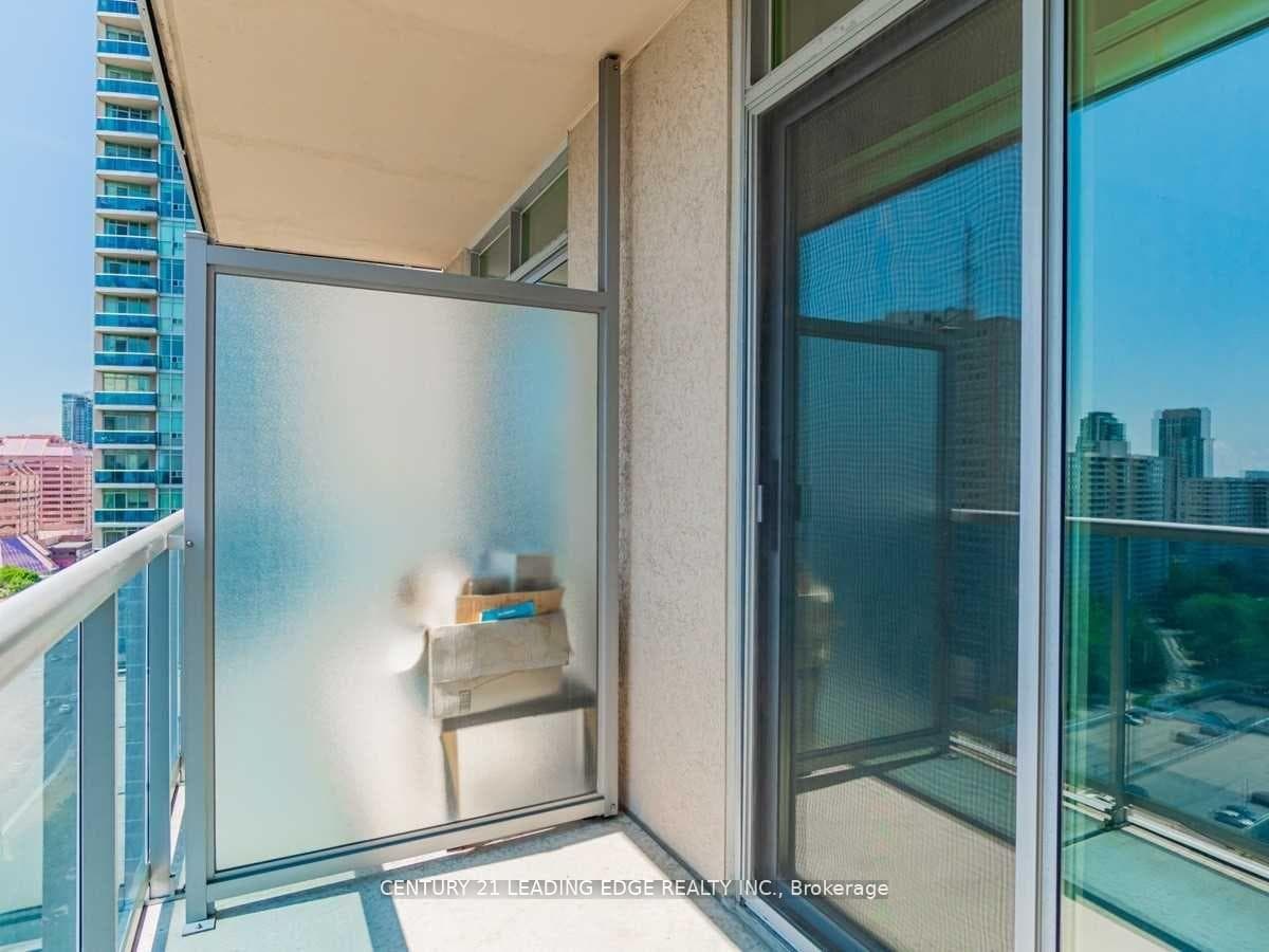 90 Absolute Avenue Unit 1704 photo 23