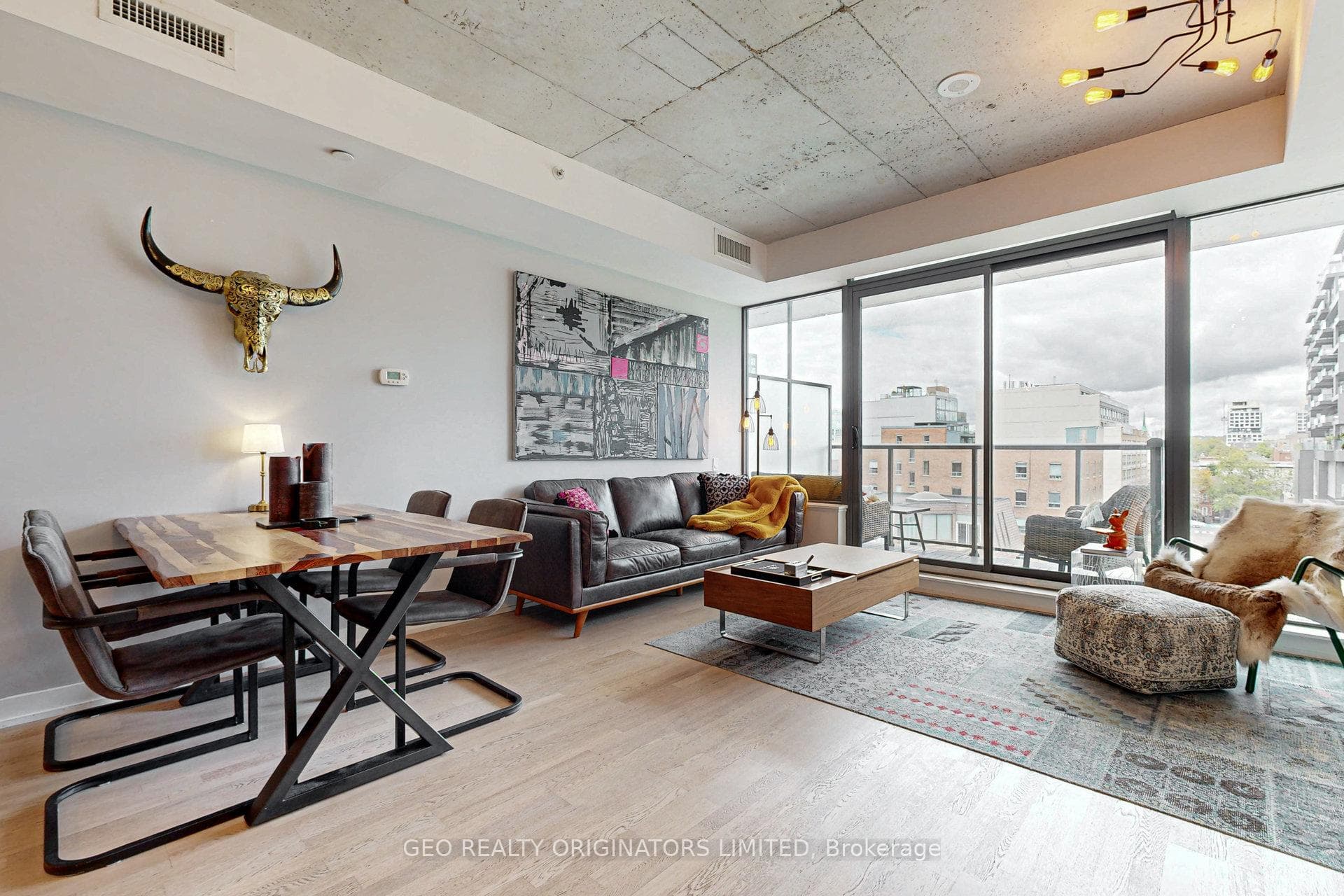 Spacious living area with lots of light