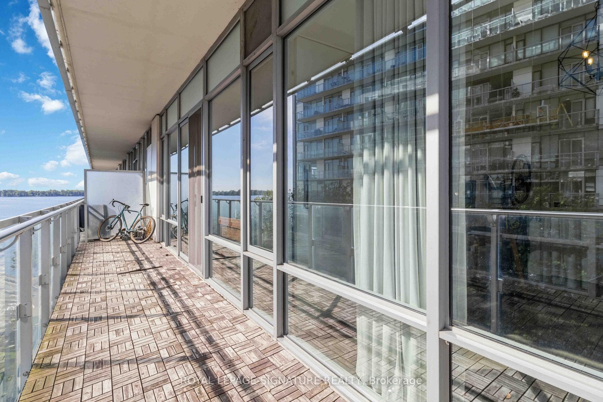 29 Queens Quay Unit 518 photo 18
